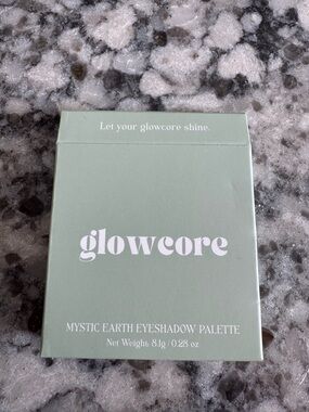 Mystic Earth Eyeshadow Palette - Sage Green